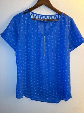 Apt. 9 Royal Blue Short Sleeve Zip-Front Blouse with Dot Print